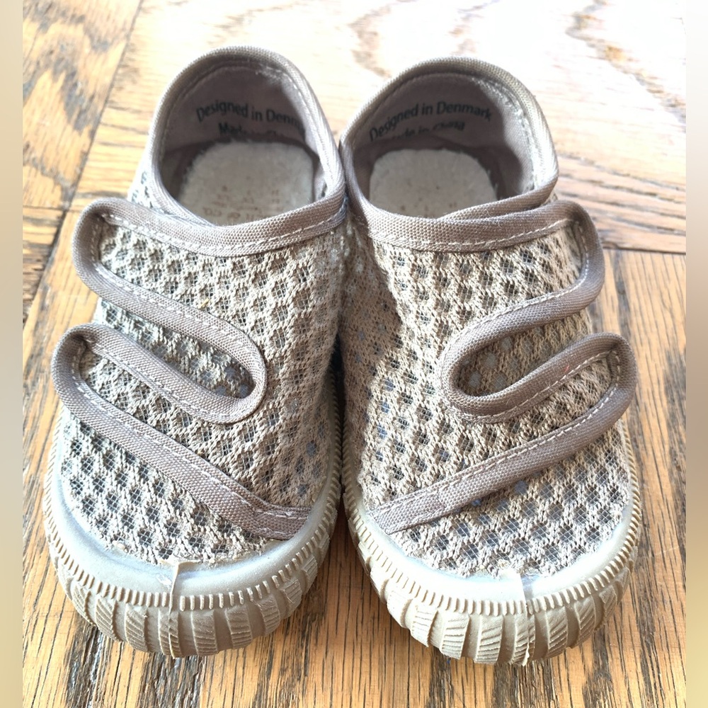 Grech & Co toddler play shoes taupe 8T